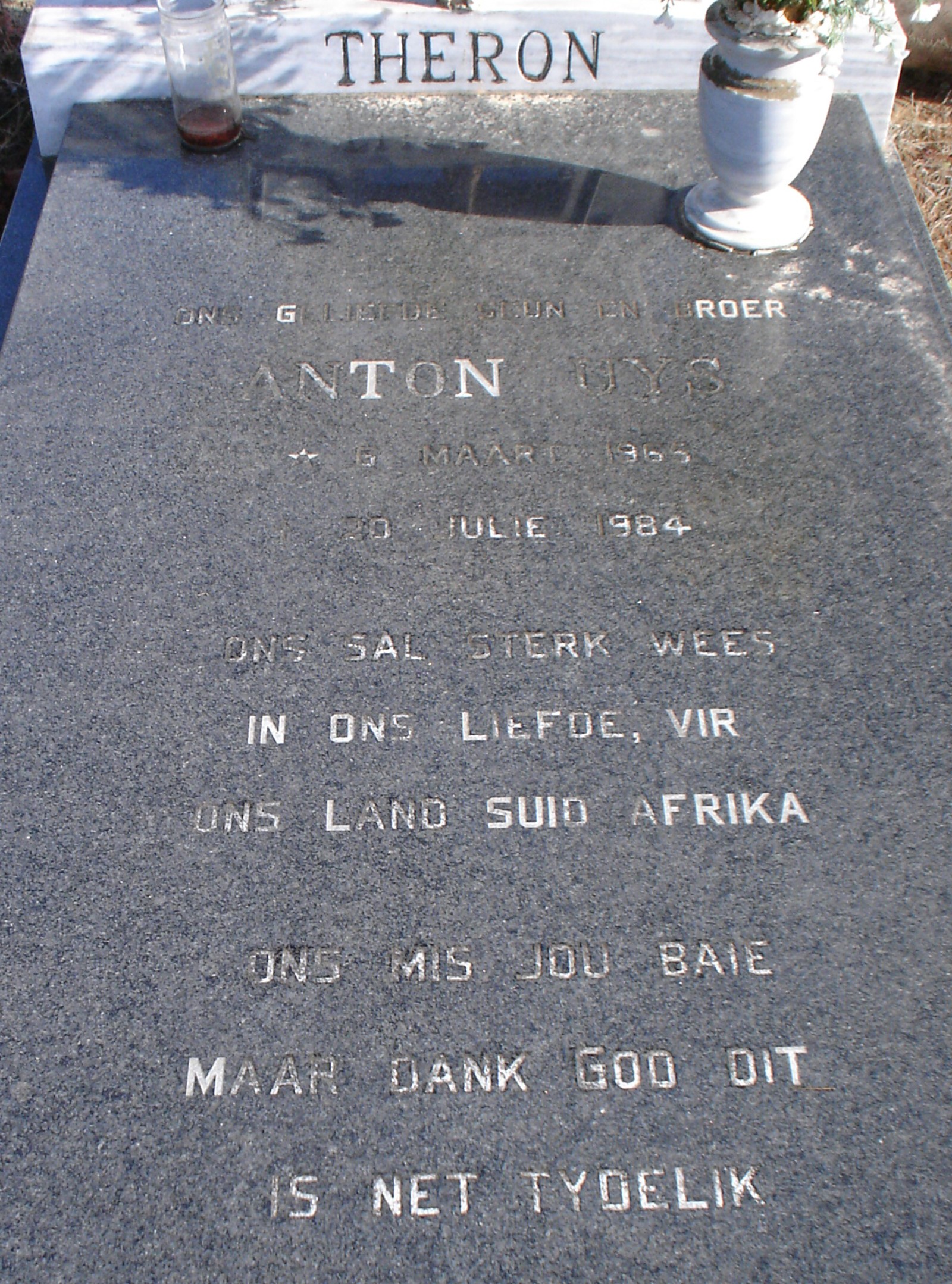 Photo from /search/photos/South Africa/Western Cape/Kraaifontein Cemetery/THERON_AU_03.jpg